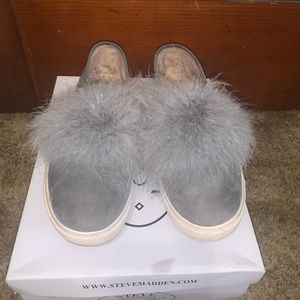 Steve Madden Grey Feather Slip On Size 8.5